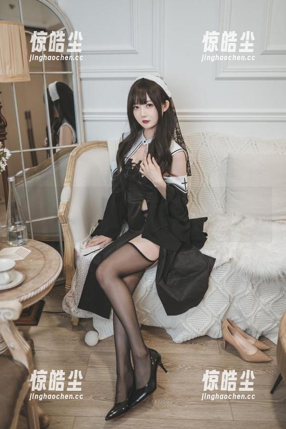 最新独家：51酱海边图册，唉，真是个爱与阳光并存的女孩。