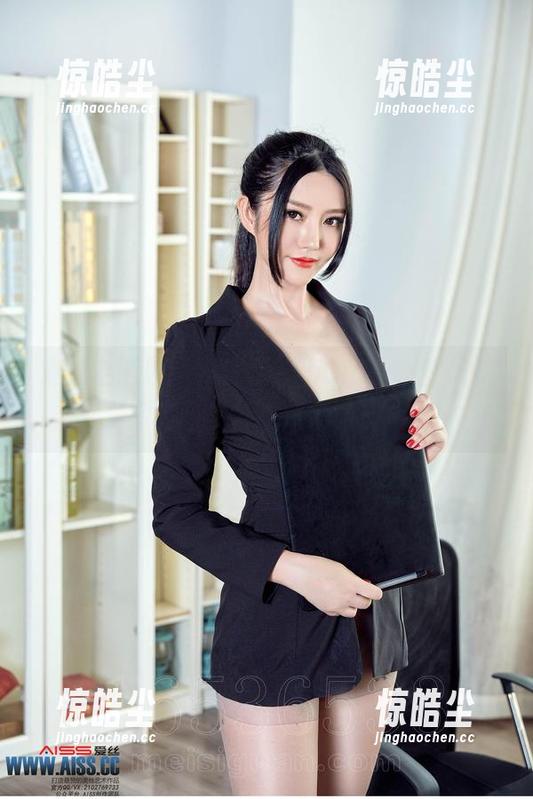 爱丝全新原图曝光，115CM长腿警员的完美图集，绝对值得一看