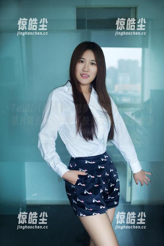TuiGirl推女郎 - 赵梦洁泳池图包：这些照片简直是在叫嚣‘快来看看，我多会游泳’！