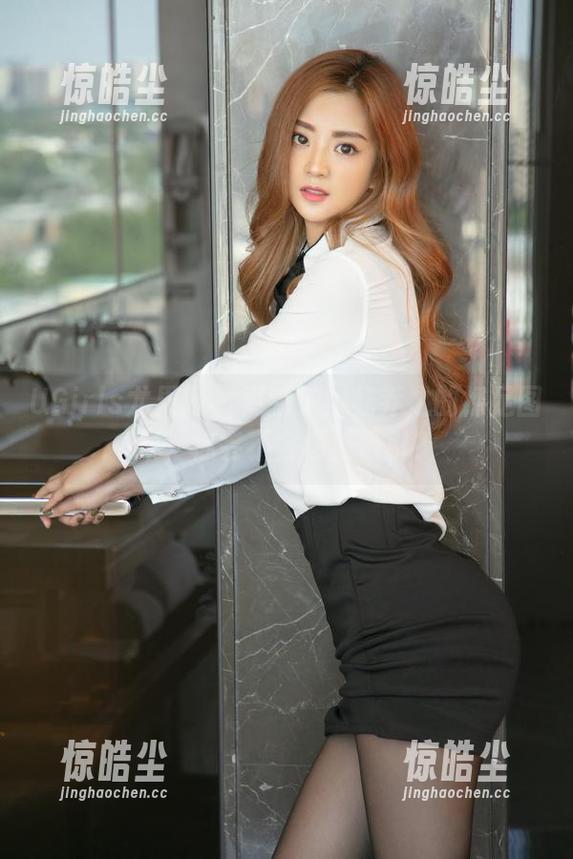 UGirls尤果网-杨乔之 UGirls尤果网 - 更新了!杨乔之的裸足图集,你会不会也被吸引?