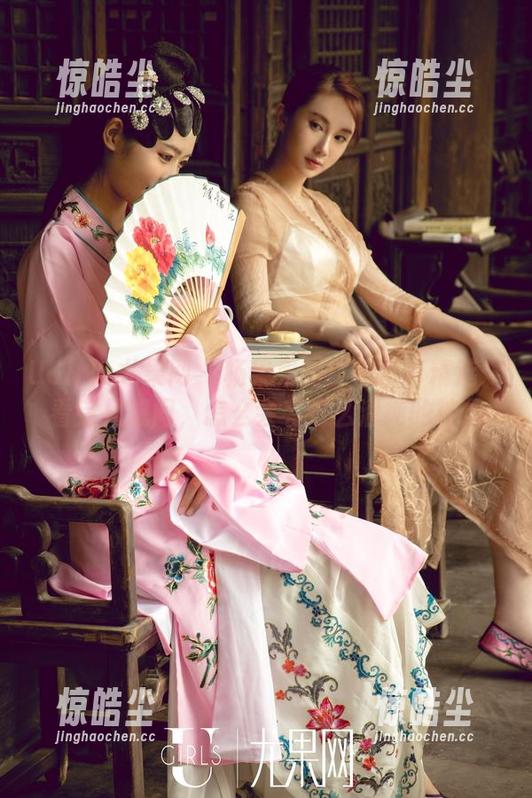 UGirls尤果网 - 杨果果的白色写真精选：看完只想问，怎么会有这么清纯的神仙