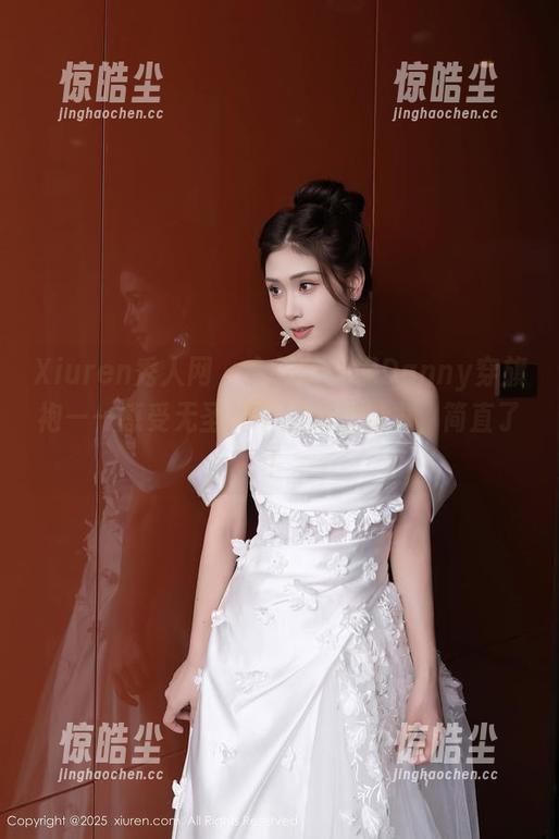 Xiuren秀人网-丹妮Danny Xiuren秀人网 - 今天的丹妮Danny穿旗袍——感受无圣光中的原图魅力,简直了!