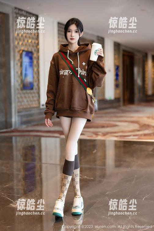 Xiuren秀人网 - 周周不吃香菜的写真：那裤里丝，唤醒了我沉睡的小心思…