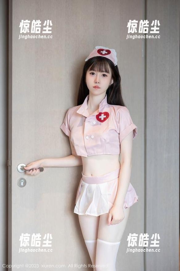 Xiuren秀人网 - 积攒的美好瞬间—私语baby的照片合集，腰身纤细的她让我想起了夏日微风的温柔。