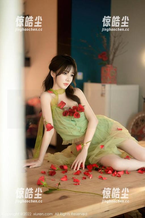 Xiuren秀人网 - 原图解析：艾希儿的少女气息，竟然让我想起了我的青春岁月，色彩斑斓得有点刺眼！
