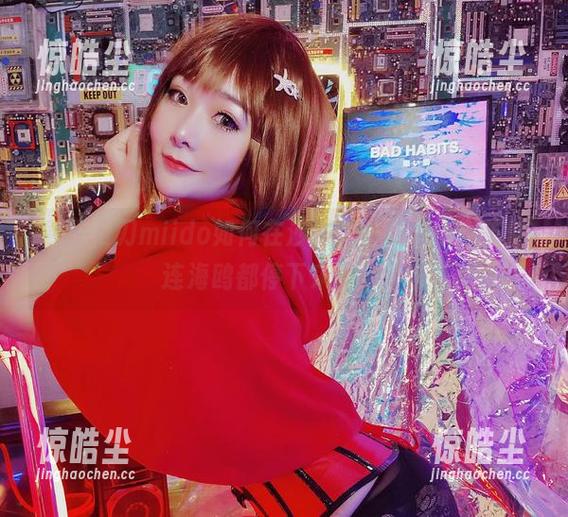 看三刀刀miido如何在沙滩上最新cos，仿佛连海鸥都停下来围观。
