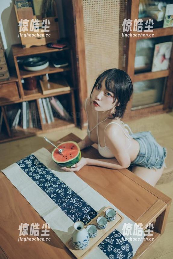 二佐Nisa 偶尔觉得二佐Nisa的“霞之丘诗羽学姐毛衣”原图有点过于诱人,精选得很恰到好处。