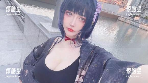 啾小妍的照片总是太有氛围，这暗夜猫女的造型我好像在生活中见过？