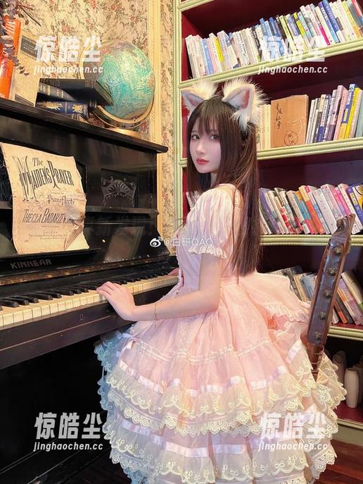 最新写真新发现！妖君白研和裤里丝的微妙互动