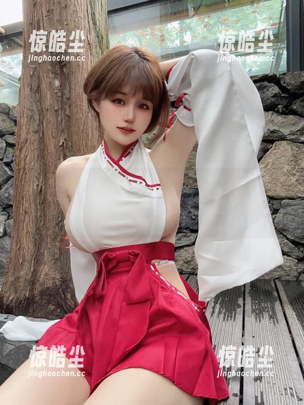 看！小仓千代w在“w旗袍”中舞动的每一寸精致，精选得让我忍不住想多看几遍。