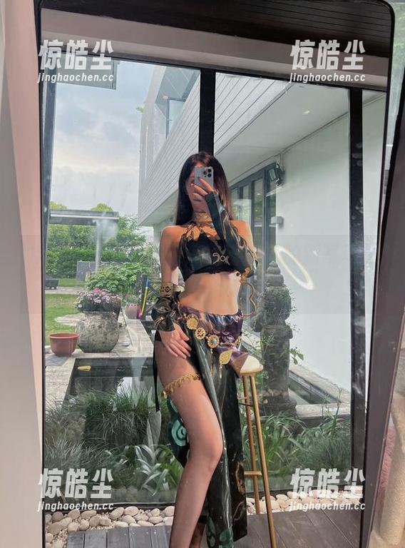 微密圈 - 小玉吃果冻软萌妹纸的新写真更新，适合萌宠爱好者哦！