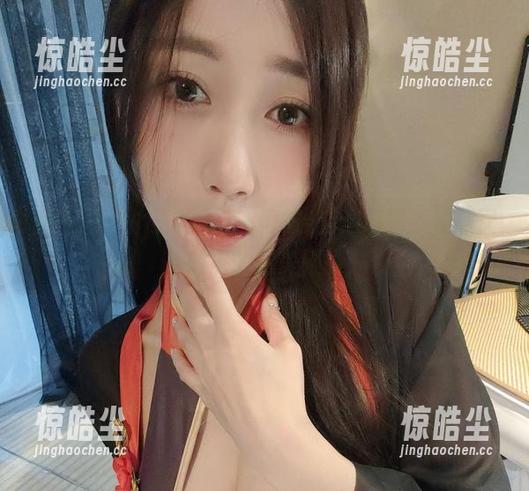 微密圈 - 小玉吃果冻+棉袜=精选原图，性感又俏皮的完美碰撞