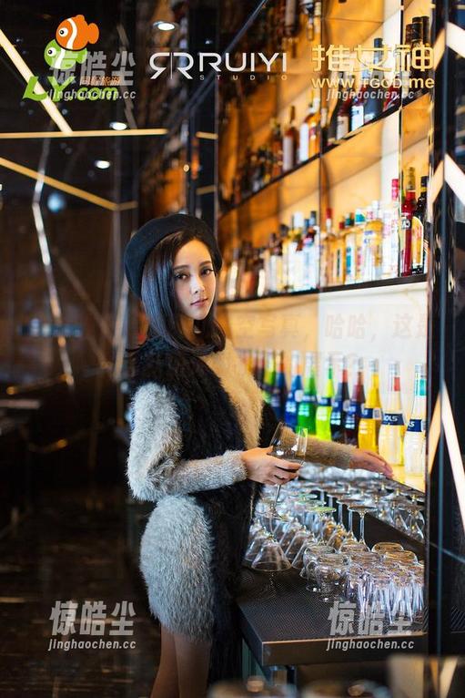 推女神-刘钰儿 推女神 - 看刘钰儿镂空写真,哈哈,这是什么新型透明衣服的展示?