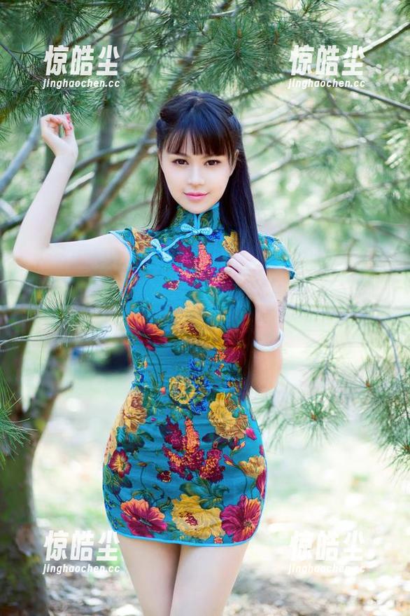 推女郎 - 合集来袭：王依萌的肉丝，感受那份微妙的撩拨！
