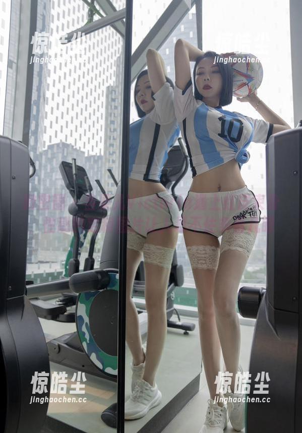 微密圈 - 当果儿Victoria遇上红皮束身，性感的定制图片让人忍不住多看几眼