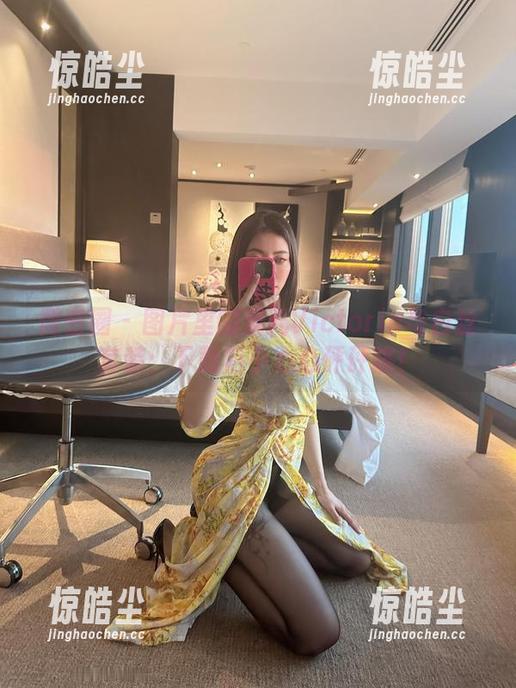 微密圈 - 图片里的果儿Victoria与白丝套装：下载后小心心砰砰跳！