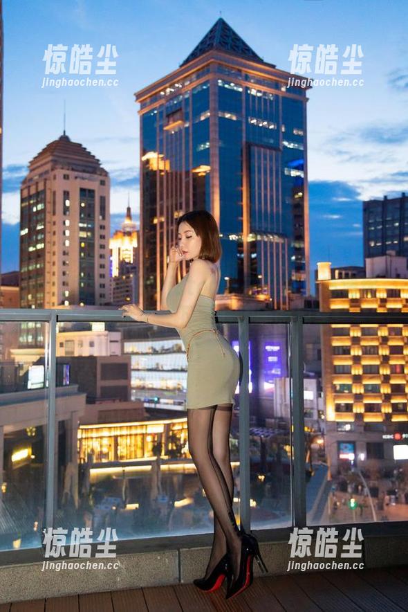 微密圈 - 果儿Victoria在红裙里高清绽放——分享一下，别让美丽独享！