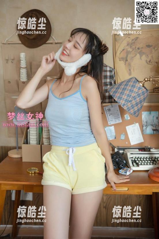 梦丝女神 - 莹仙女私拍：粉粉的身影，在镜头下的娇羞一瞥！