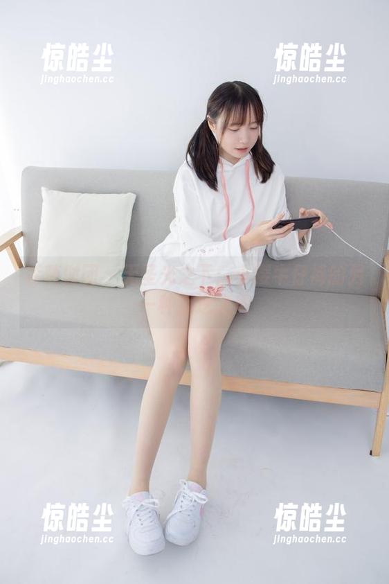 森萝财团-小樱 森萝财团 - 无圣光之下:小樱牛仔裤的另一种叛逆之美