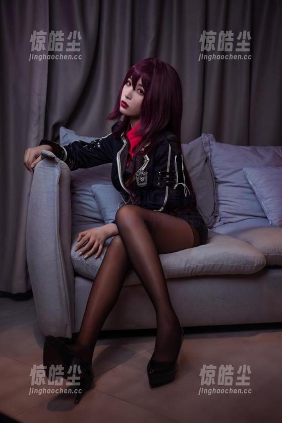 海克斯科技小蛋糕的独家写真合集：七月竞泳，水面波光中的独特美味