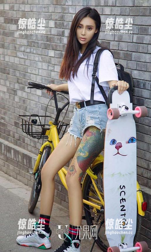 爱尤物 - 校服也可以很精彩：文静儿私拍图片，简直是最强反转！