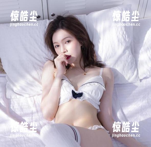 白露Bululu 白露Bululu的丝袜又双叒叕升级了!这些图片你怎么看?分享一下你的想法!