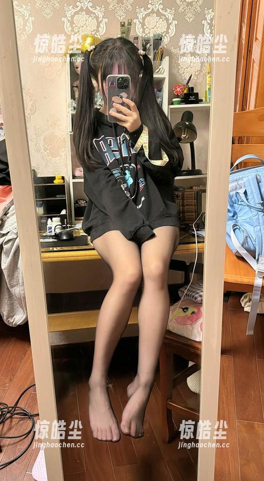 嘿！这儿有个神沢永莉的连体衣，图包免费，但我还是想多看几遍！