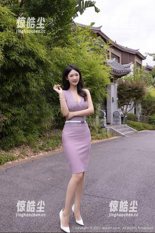 秀人网 - 林文文的白衬衫，高清图库里藏着哪几分秘书的调皮？