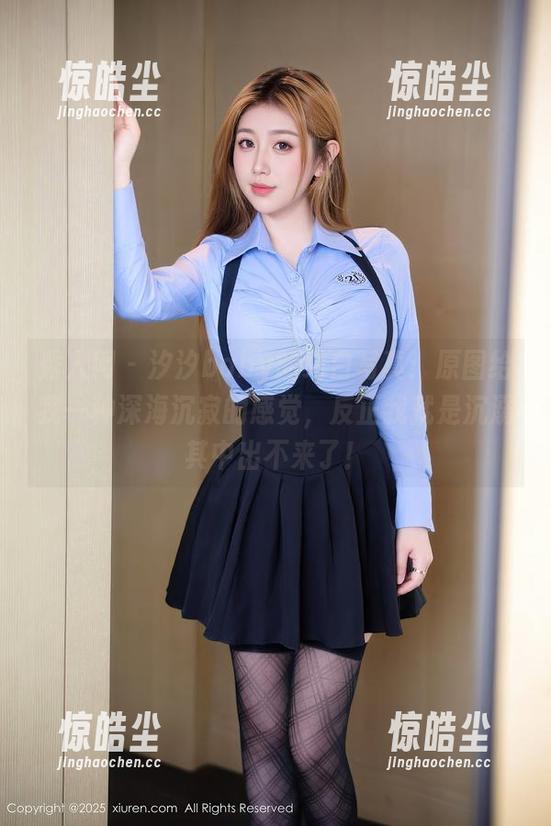 秀人网 - 汐汐baby的纯白写真：原图给我一种深海沉寂的感觉，反正我就是沉溺其中出不来了！