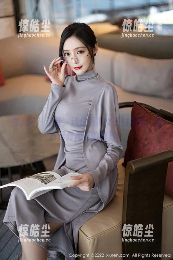 秀人网 - 诗诗，这位写真女王的原图，简直是时尚界的魔法！