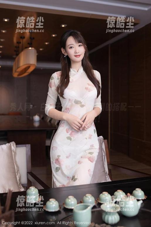秀人网 - 白裙子这种意想不到的搭配——阿汁私拍大冒险！