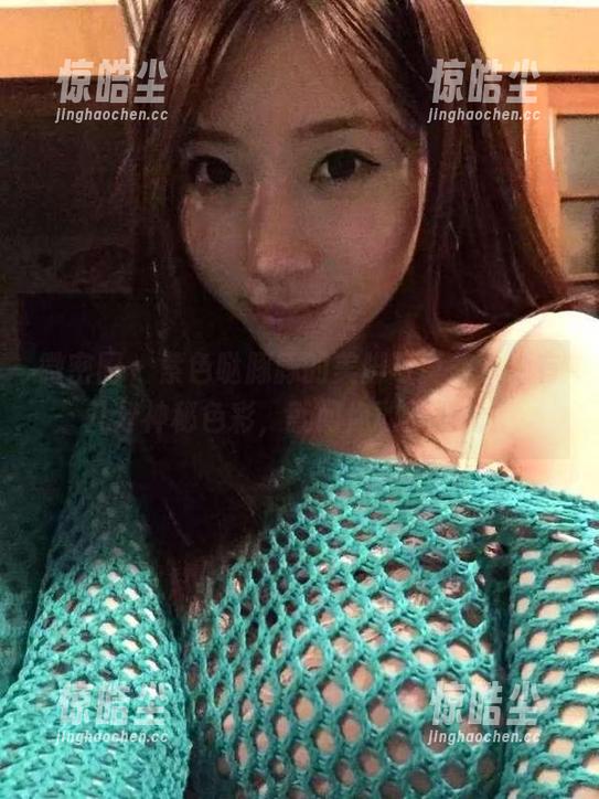微密圈 - 紫色哒豚豚的美脚写真集，颇有几分神秘色彩，就问你敢不敢看！