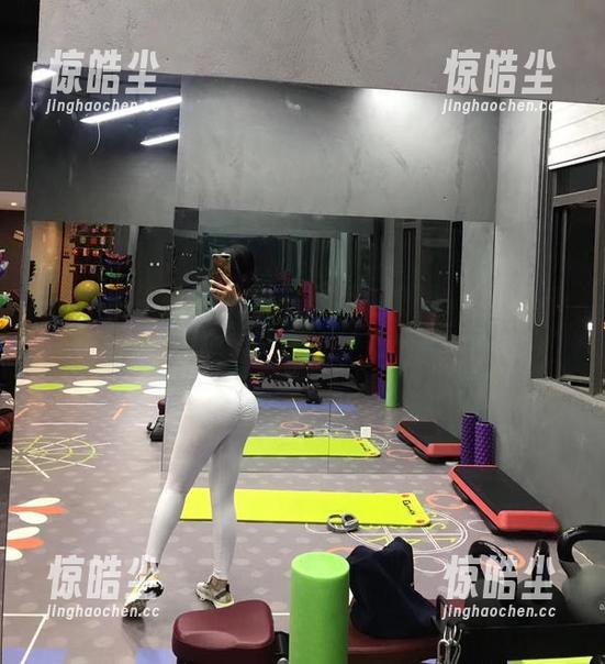 微密圈 - 私房紫色哒豚豚的新作，红色系绝对是‘一见倾心’的类型！