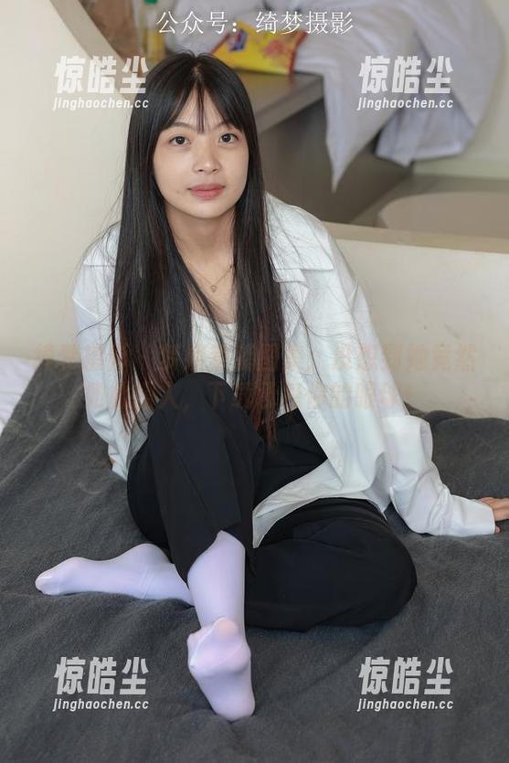 绮梦摄影 - 梦妍套装图集：没想到她竟然如此撩人，下载承包你的眼球！