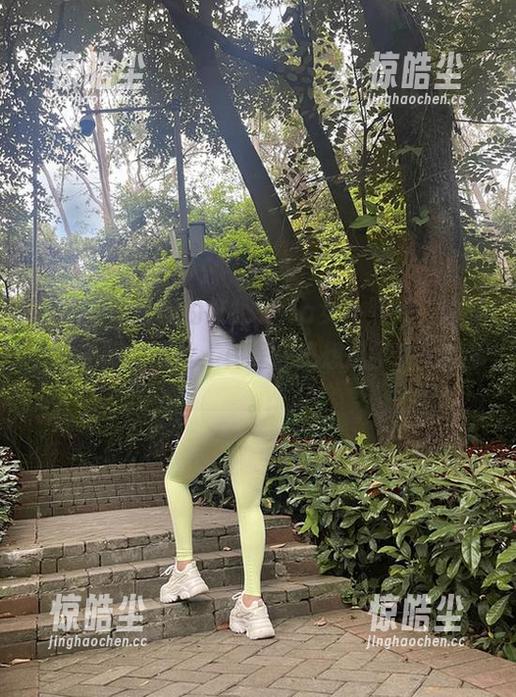 微密圈 - 最新的艾拉·isla女仆照片，咳咳，这衣服的蕾丝，真是让我想起了许多故事。