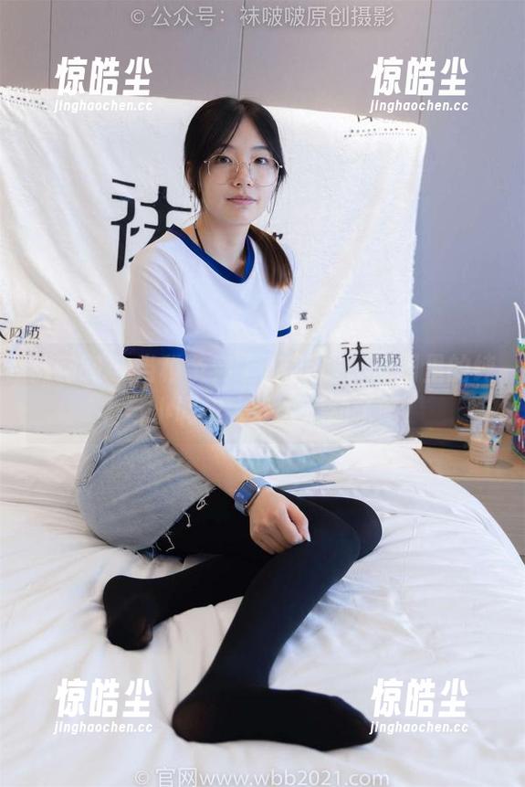 袜啵啵 - 当稚予穿上JK制服，原图里的纯真与小调皮太让人心动了吧！