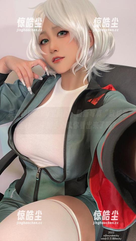 贝贝琪Becky出新招，最新写真“欧根亲王JK”中的小心机你看出来了吗？