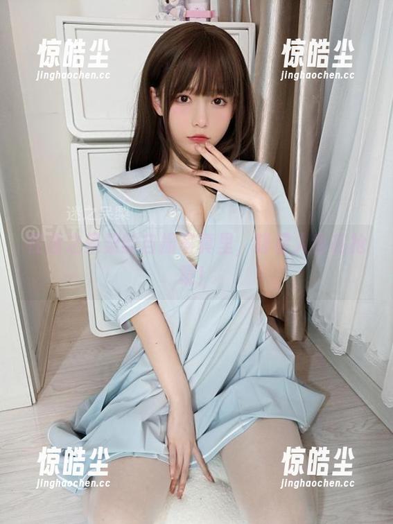 在迷之呆梨的自撮写真里，喵星人也在抢镜！
