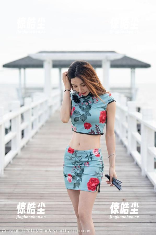 魅妍社-妤薇Vivian 魅妍社 - 妤薇Vivian泳池无圣光图集:看着她,感觉水都变得不一般。